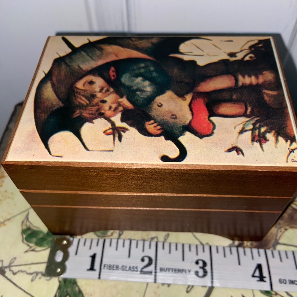 Hummel Stormy Weather Music Box Japan VTG Works - Picture 8 of 10